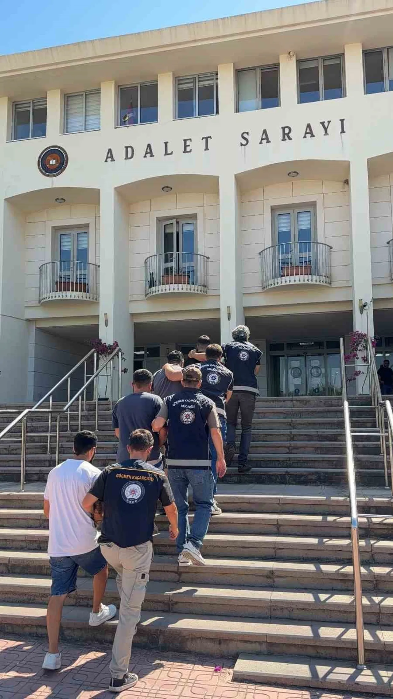 BODRUM VE MARMARİS’TE GÖÇMEN KAÇAKÇILIĞI OPERASYONU: 5 TUTUKLAMA