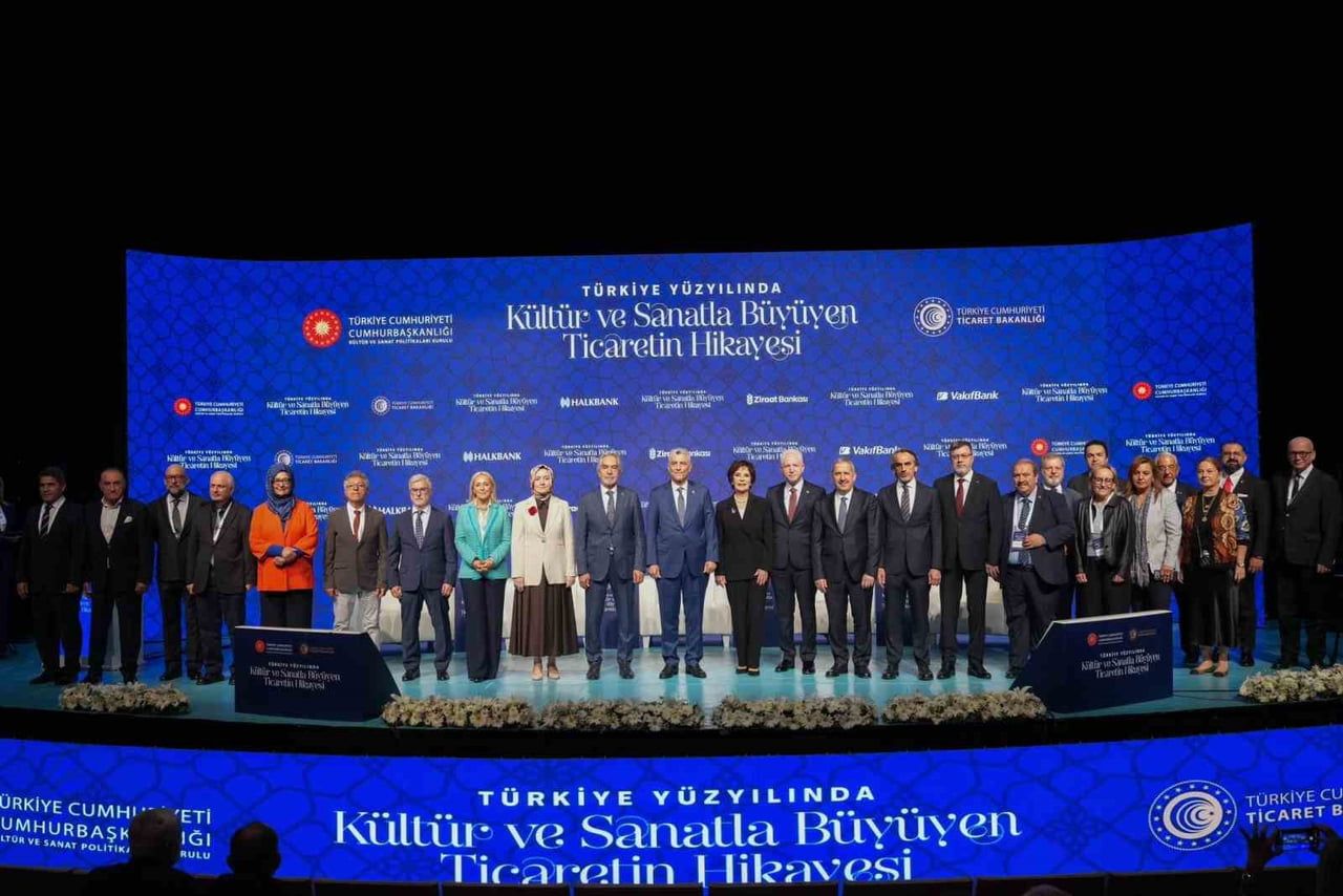 İSTANBUL BEYOĞLU'NDA BULUNAN ATATÜRK KÜLTÜR MERKEZİ (AKM)'DE "KÜLTÜR VE SANATLA BÜYÜYEN TİCARETİN...