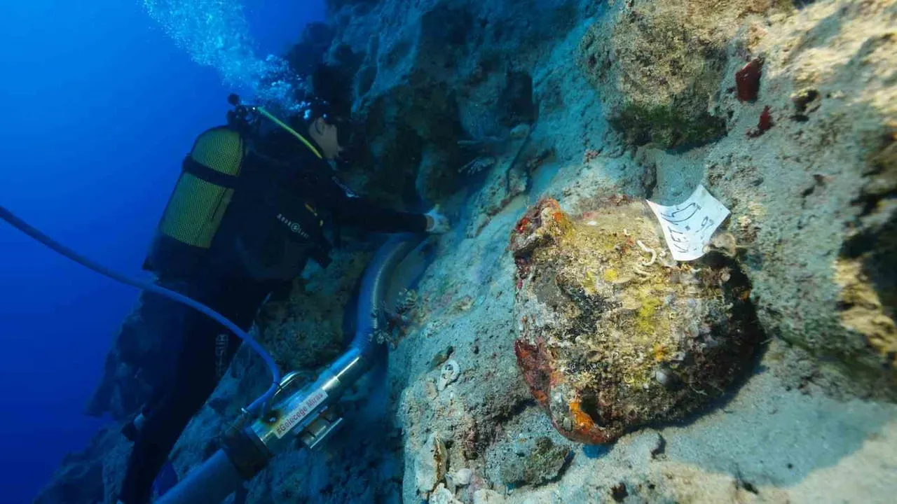 DÜNYANIN EN ESKİ BATIĞI KEKOVA'DA BULUNDU