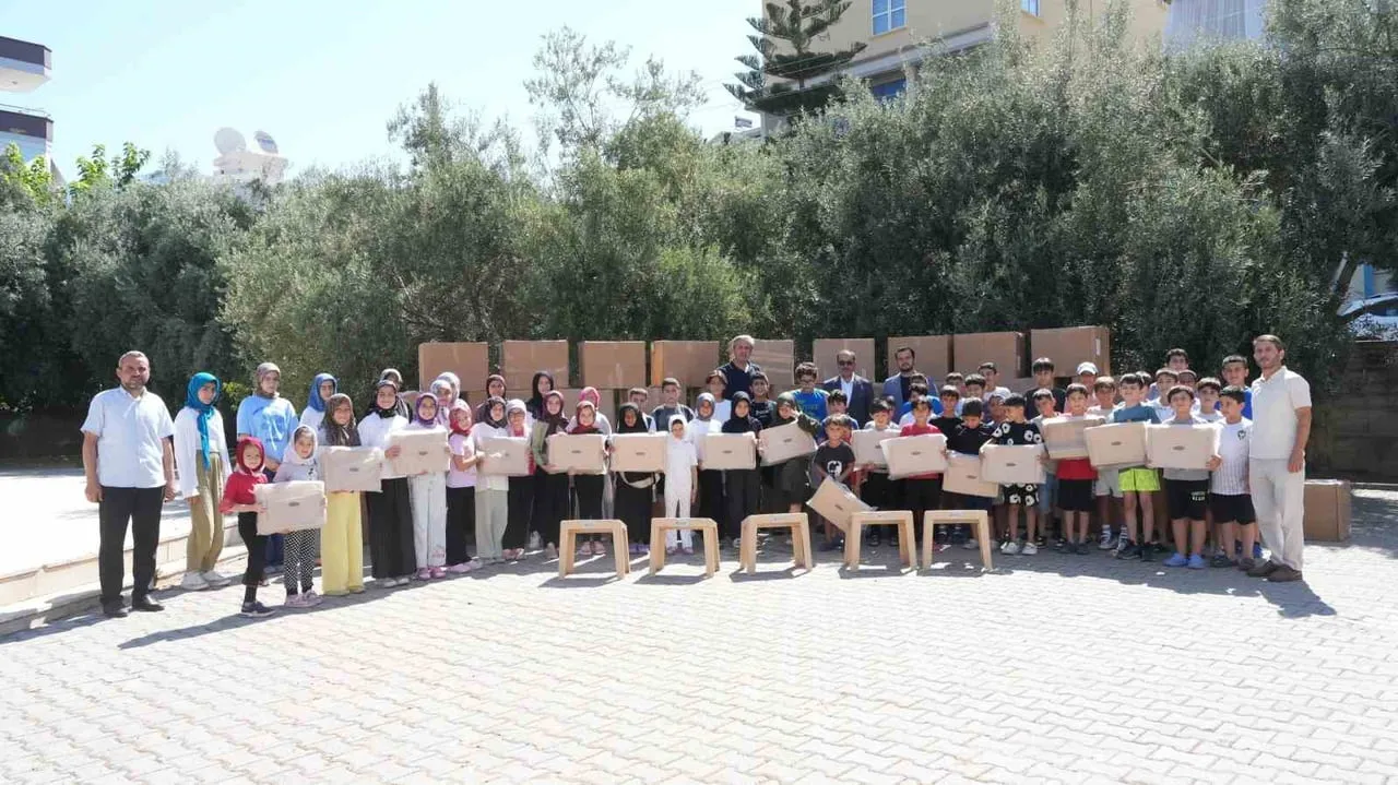 EMİNE ÖZMÜFTÜOĞLU CAMİSİ'NDE DÜZENLENEN PROGRAMDA YAZ KUR'AN KURSU ÖĞRENCİLERİ DE RAHLELERİNE...