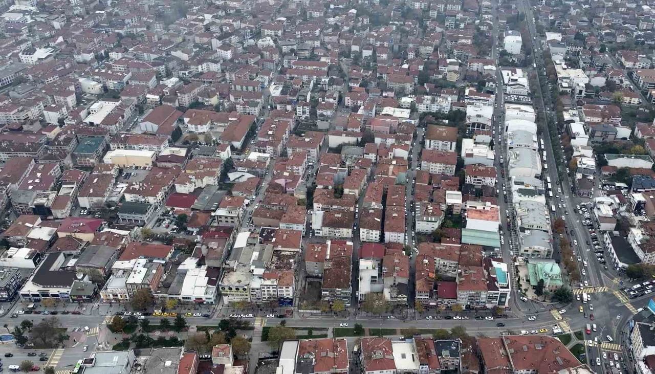 SAKARYA'DA DİRENÇLİ ŞEHİR HEDEFİYLE KENTSEL DÖNÜŞÜM ÇALIŞMALARI SÜRÜYOR