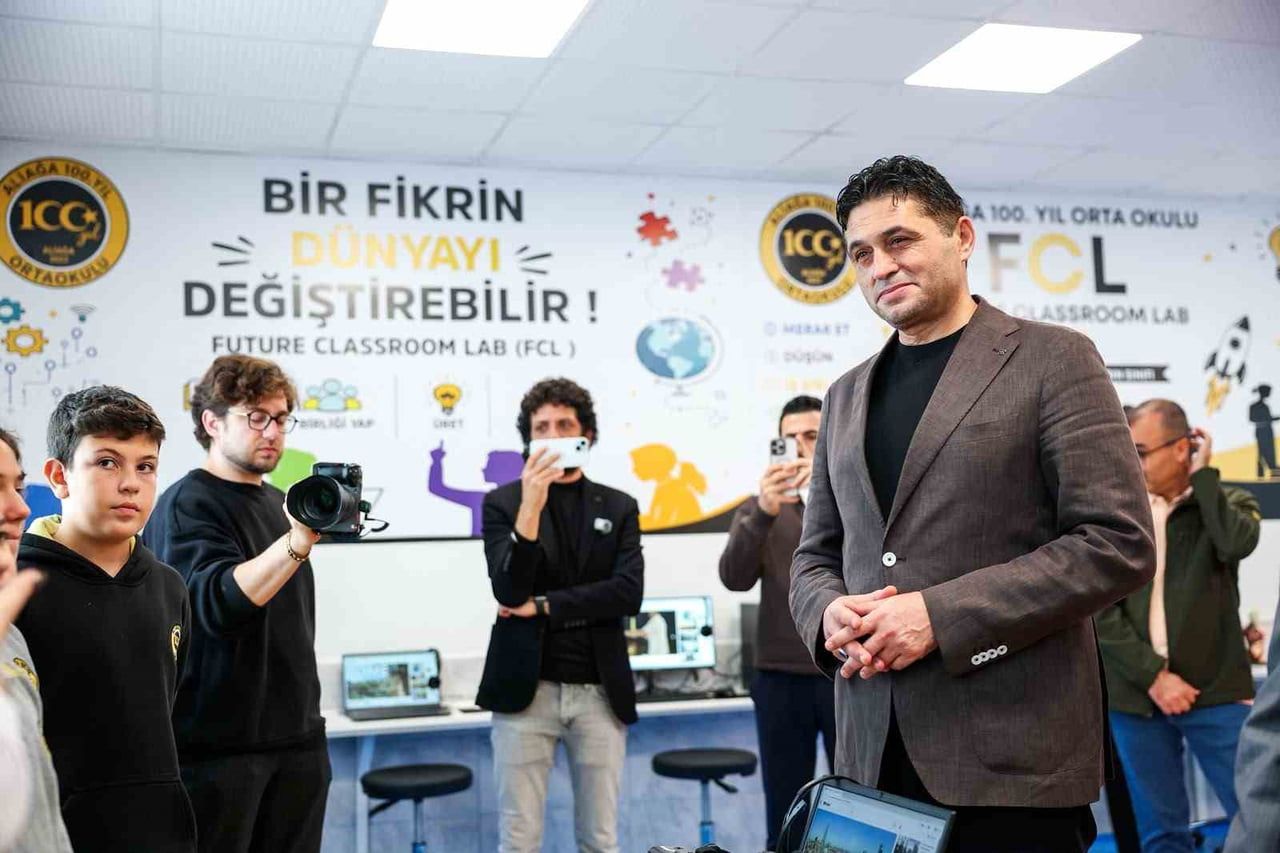 ALİAĞA 100. YIL ORTAOKULU’NDA ÖĞRENCİLERİN ARAŞTIRDIĞI, ÜRETTİĞİ VE İŞ BİRLİĞİ İÇİNDE ÖĞRENDİĞİ...