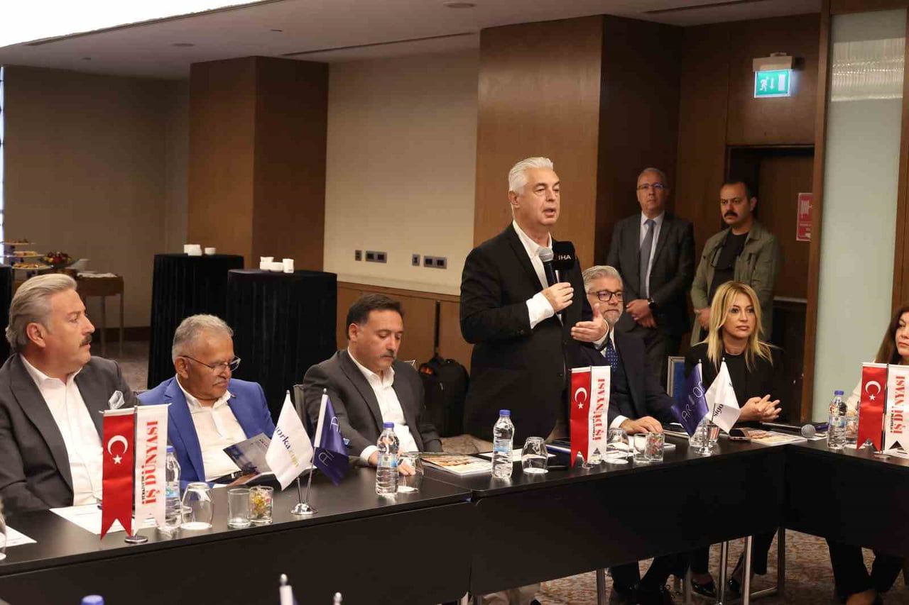 İHLAS MEDYA GRUBU BÜNYESİNDEKİ TÜRKİYE'DE İŞ DÜNYASI DERGİSİ TARAFINDAN DÜZENLENEN EKONOMİYE YÖN...
