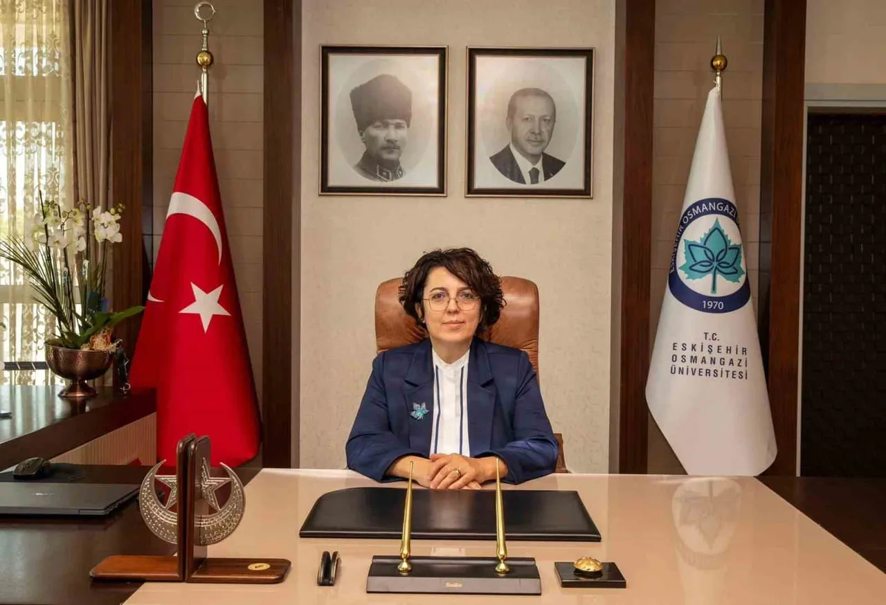 ESKİŞEHİR OSMANGAZİ ÜNİVERSİTESİ (ESOGÜ) REKTÖRÜ PROF. DR. EMİNE GÜMÜŞSOY