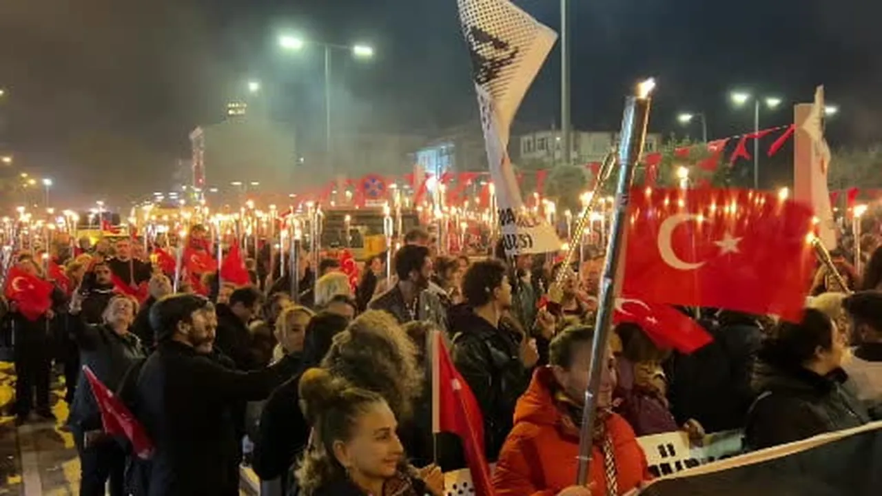 Çanakkale’de Cumhuriyet coşkusu fener alayıyla taçlandı