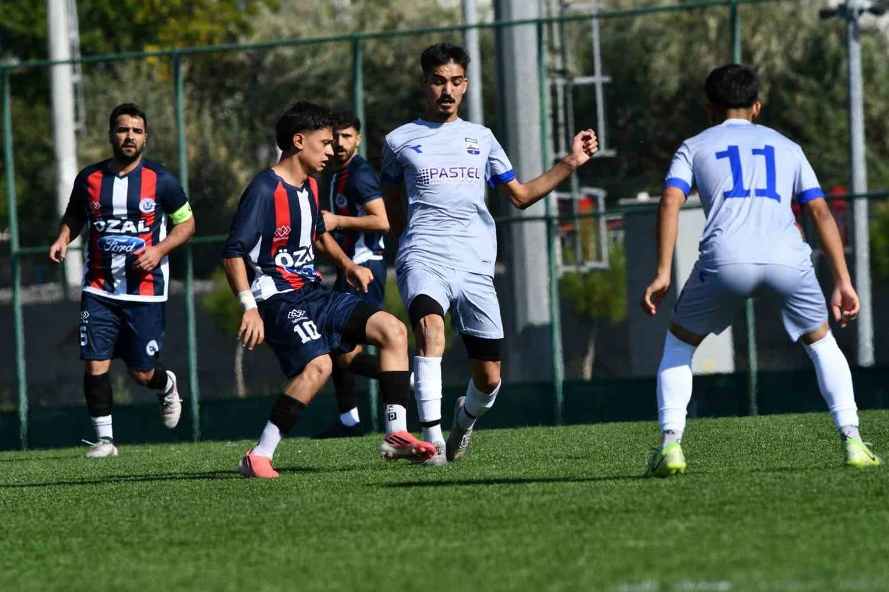 KAYSERİ SÜPER AMATÖR KÜME EKİPLERİNDEN KOCASİNAN ÜLKÜSPOR LİGİN 1.HAFTASINDA OYNADIĞI MAÇTA...