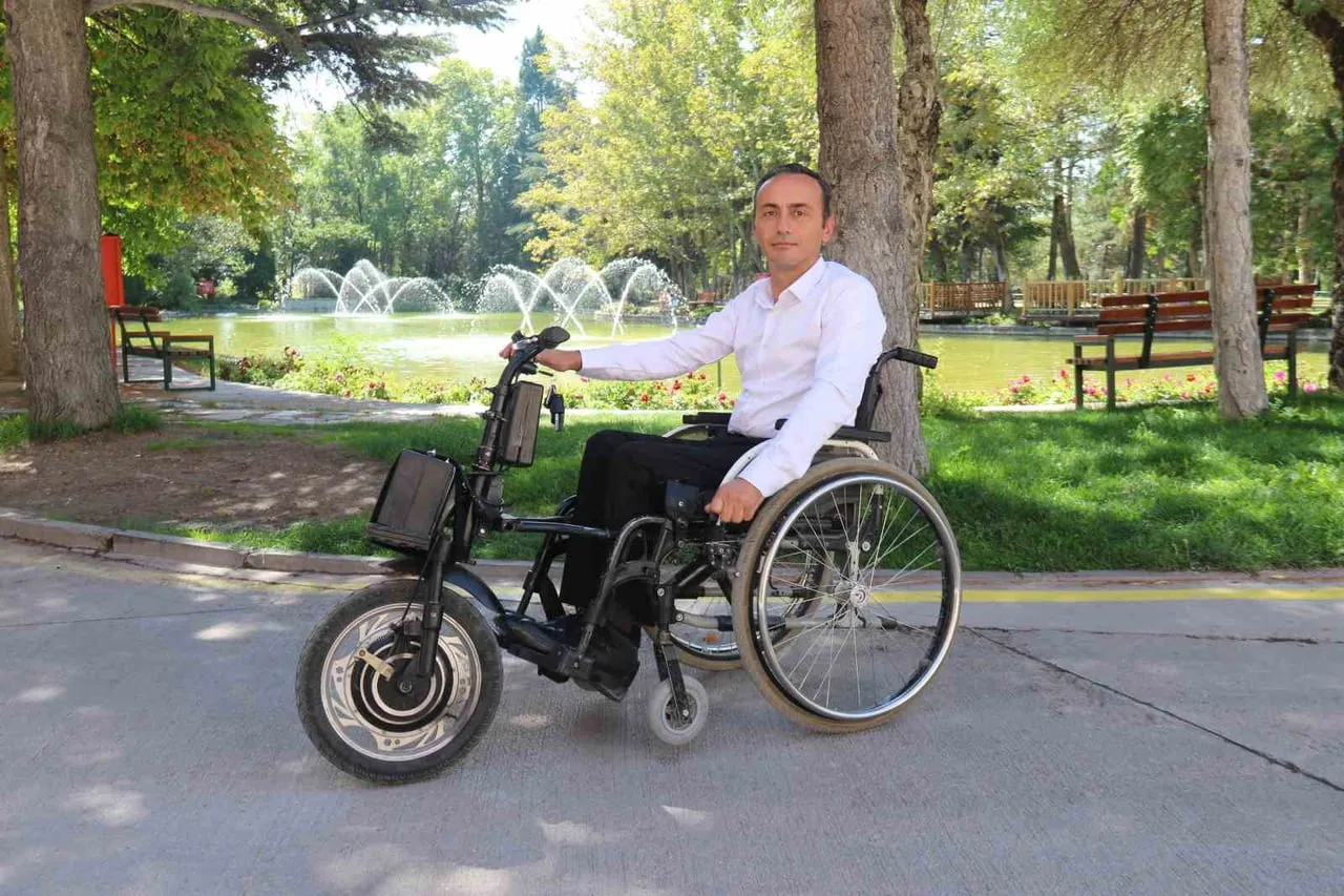ESKİŞEHİR'DE 30 YIL ÖNCE GEÇİRDİĞİ ASANSÖR KAZASI SONUCU FELÇ KALAN ANADOLU ÜNİVERSİTESİ PERSONELİ...