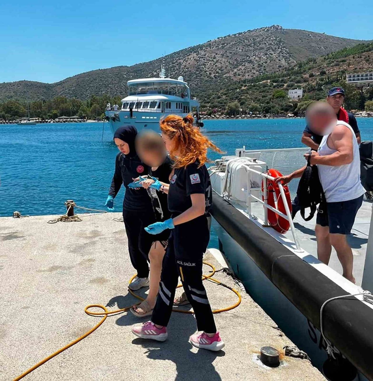 MUĞLA’NIN DATÇA İLÇESİ AÇIKLARINDA SEYREDEN GEZİ TEKNESİNDE RAHATSIZLANAN VATANDAŞA SAHİL GÜVENLİK...