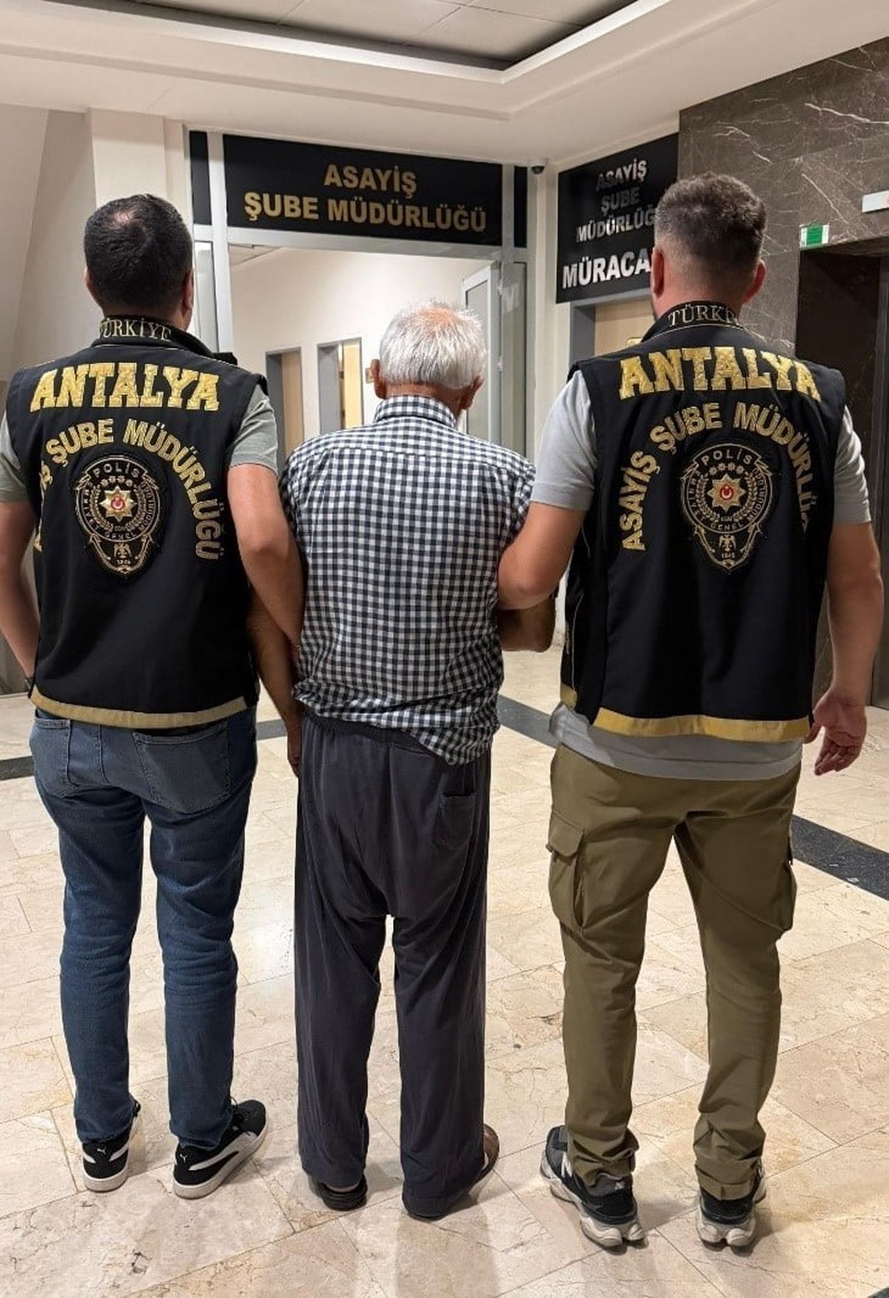 ANTALYA'DA HAKKINDA 157 YIL 1 AY 15 GÜN KESİNLEŞMİŞ HAPİS CEZASI BULUNAN VE 2023'TEN BU YANA...