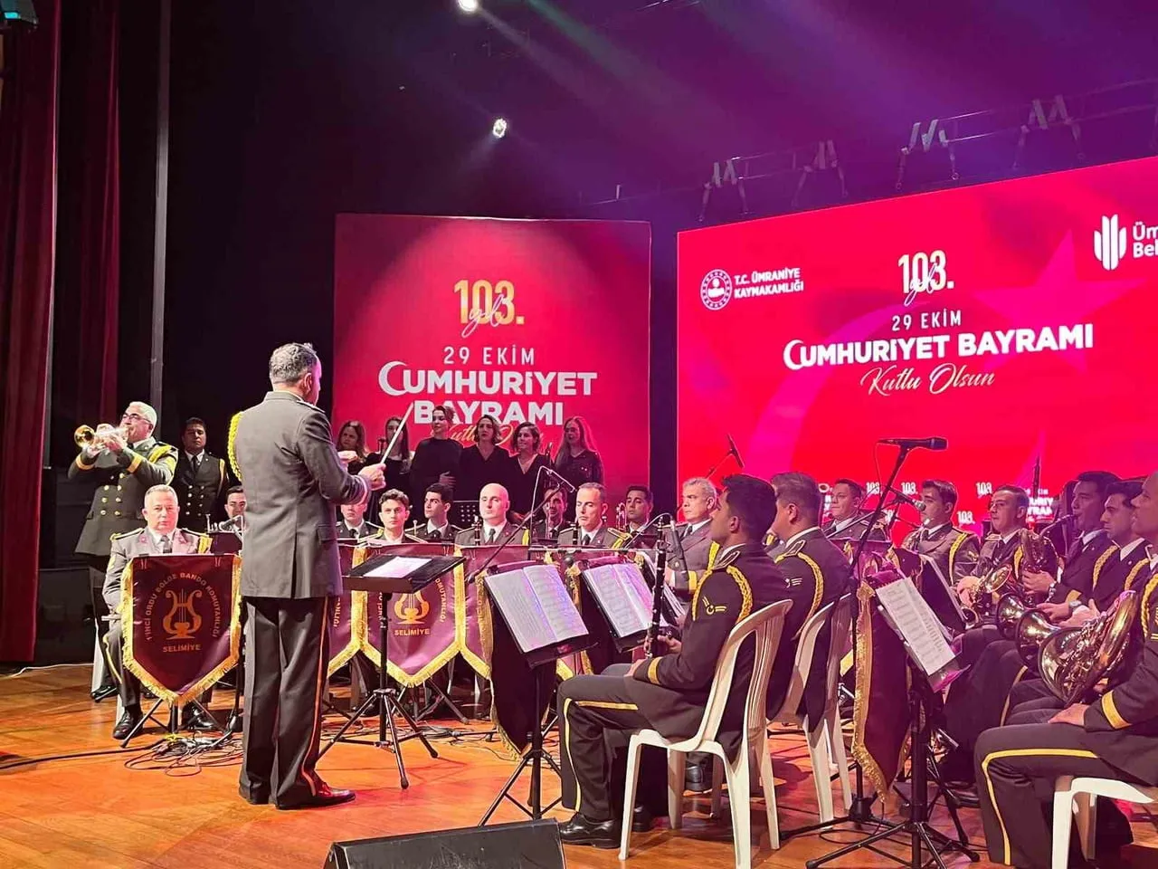 ÜMRANİYE'DE 29 EKİM CUMHURİYET BAYRAMI ASKERİ BANDO KONSERİ İLE COŞKUYLA KUTLANDI.