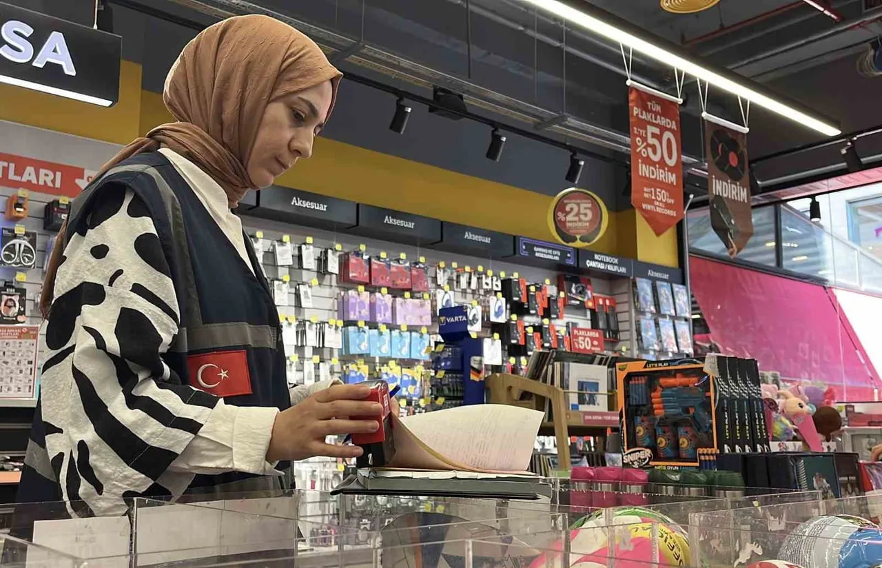 KONYA TİCARET İL MÜDÜRLÜĞÜ EKİPLERİ, YENİ EĞİTİM-ÖĞRETİM YILI ÖNCESİNDE KIRTASİYE ÜRÜNLERİNE...