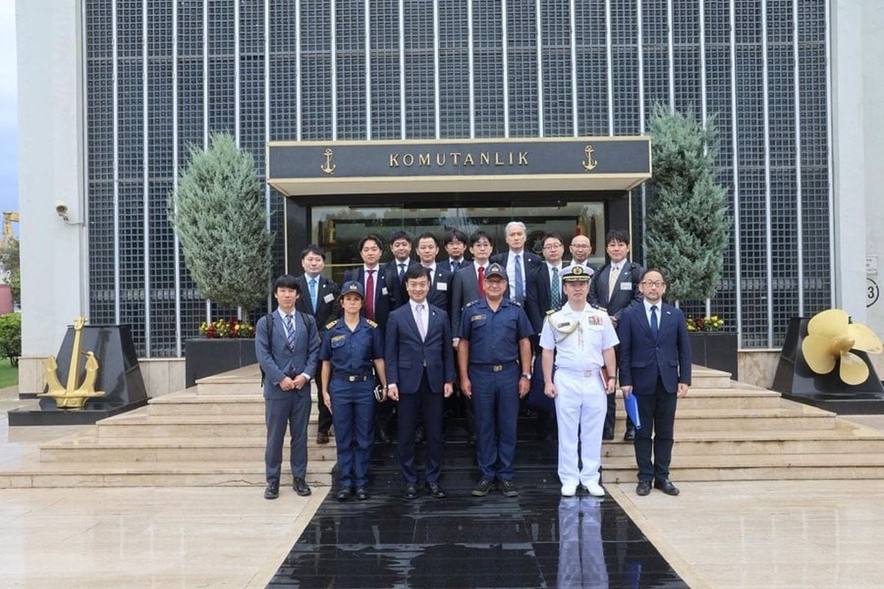JAPONYA PARLAMENTOSU MİLLETVEKİLLERİ İLE JAPON SAVUNMA SANAYİSİ FİRMALARININ TEMSİLCİLERİNDEN...
