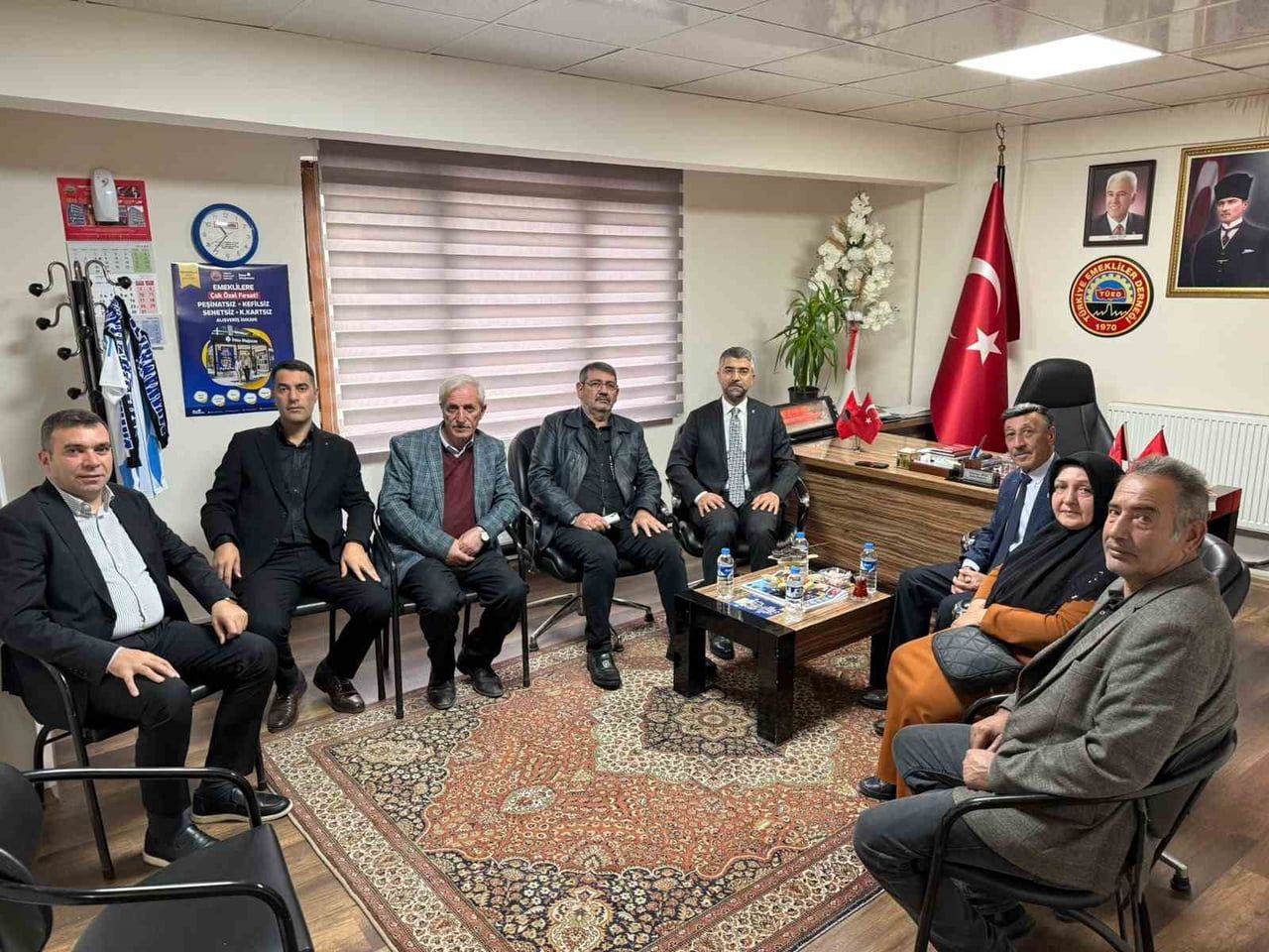 AK PARTİ ERZURUM İL BAŞKANI İBRAHİM KÜÇÜKOĞLU, EMEKLİLER DERNEĞİ ERZURUM ŞUBESİ’Nİ ZİYARET EDEREK...
