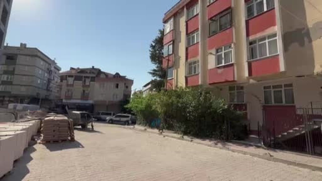 İstanbul Valiliği: "Binanın önceden tahliye edilmesi nedeniyle ilk belirlemelere göre herhangi bir...