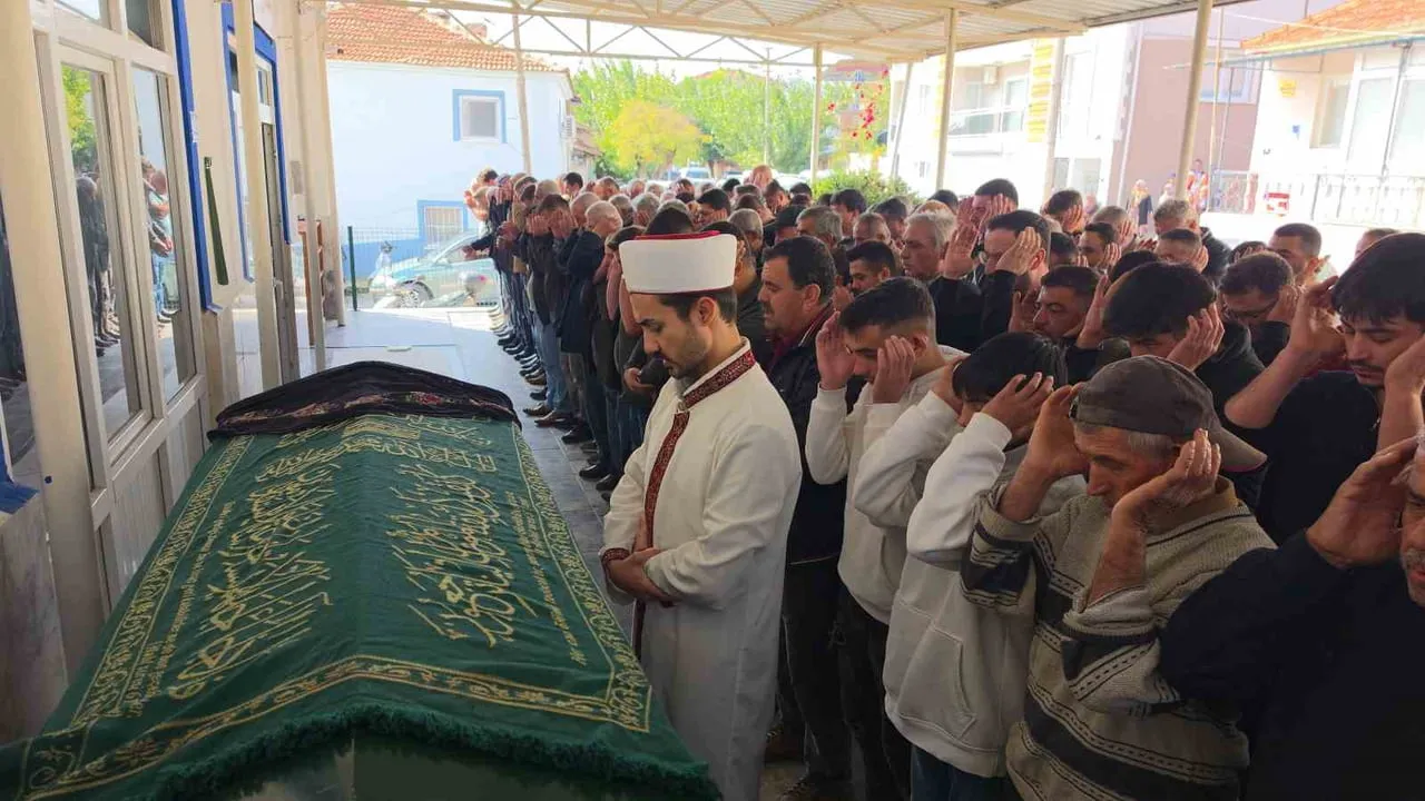 UZAKLAŞTIRMA KARARI ALDIRDIĞI ESKİ ERKEK ARKADAŞI TARAFINDAN ÖLDÜRÜLEN GENÇ KIZ TOPRAĞA...