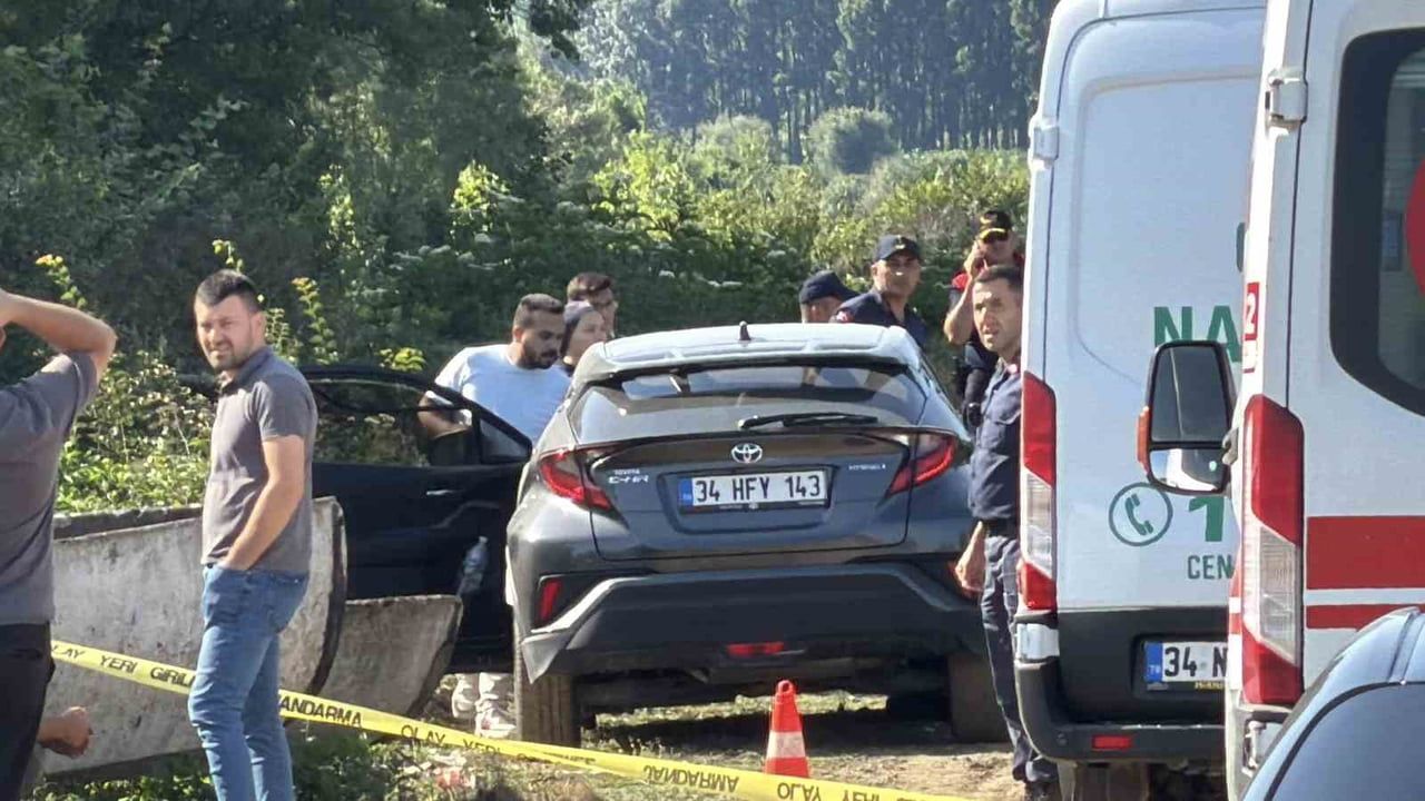 DÜZCE MERKEZE BAĞLI KADIOĞLU KÖYÜNDE KANAL BOYUNDA ARAÇ İÇERİSİNDE BİR KİŞİ ÖLÜ...