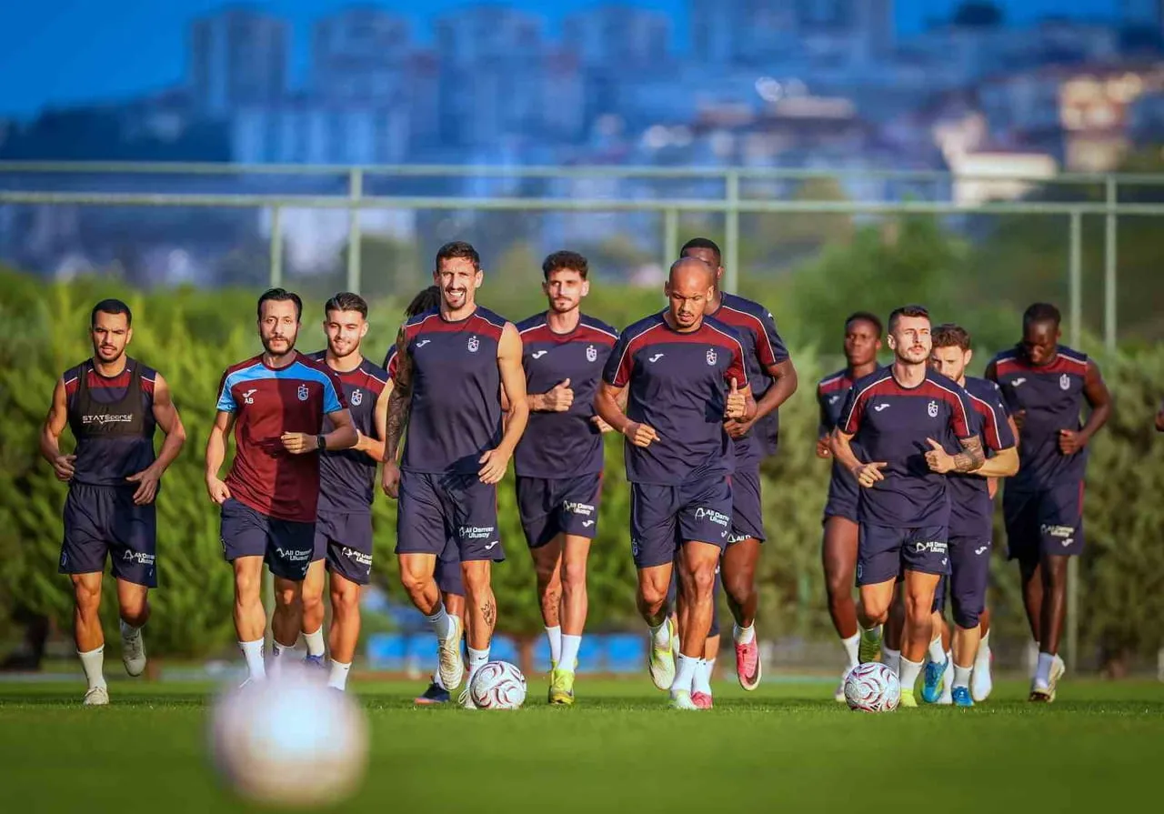 GENÇLERBİRLİĞİ’Nİ KONUK EDECEK OLAN TRABZONSPOR, KARŞILAŞMANIN HAZIRLIKLARINI SÜRDÜRDÜ.