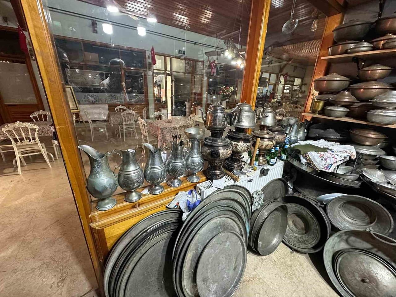 GELENEKSEL HAYATIN BİR DÖNEM ÇOK KULLANILAN BAKIR EV MALZEMELERİ, PASLANMAZ ÇELİĞİN...