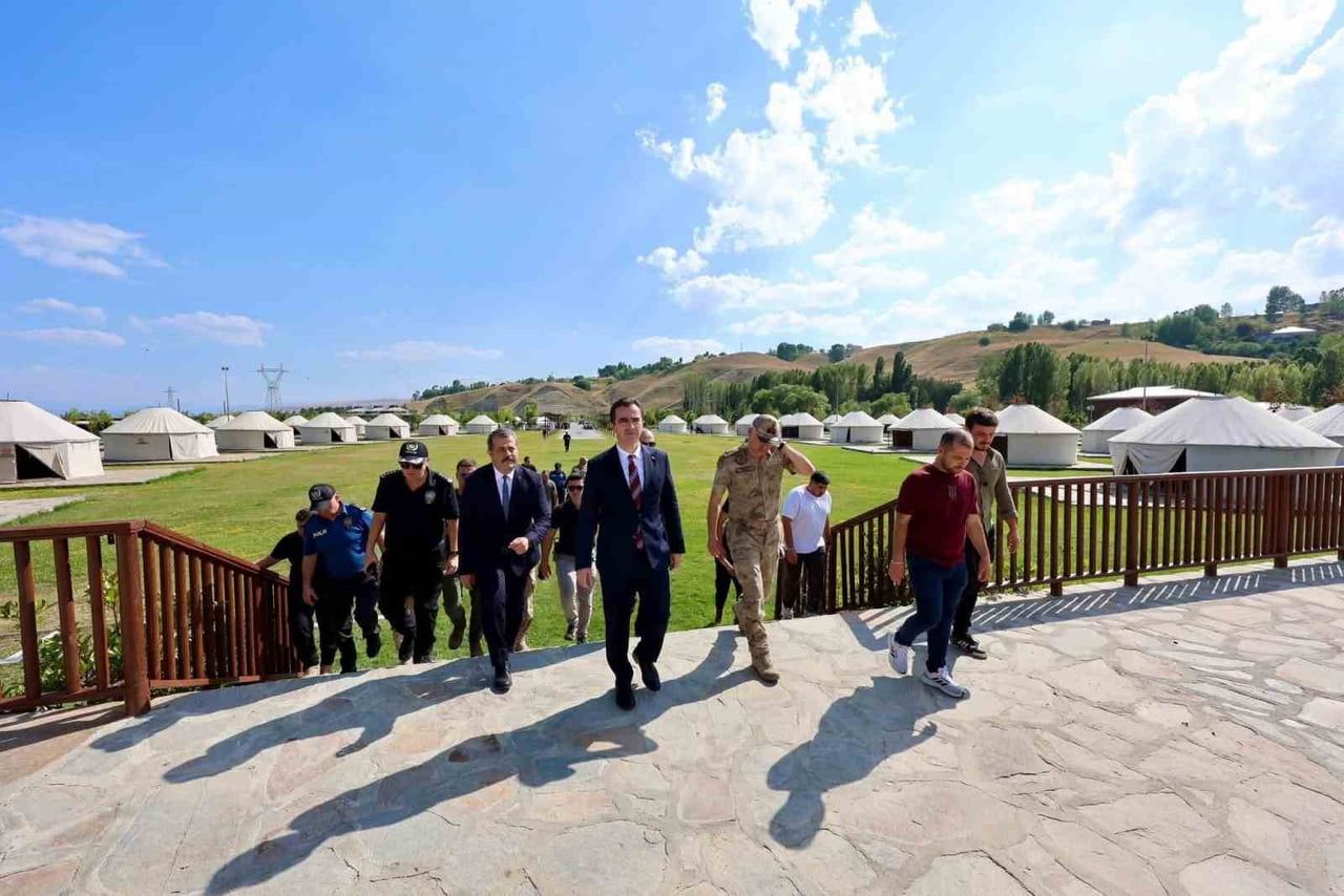 BİTLİS VALİSİ AHMET KARAKAYA, 1071 MALAZGİRT ZAFERİ’NİN 955. YIL DÖNÜMÜ VE AHLAT ŞENLİKLERİ ÖNCESİ...