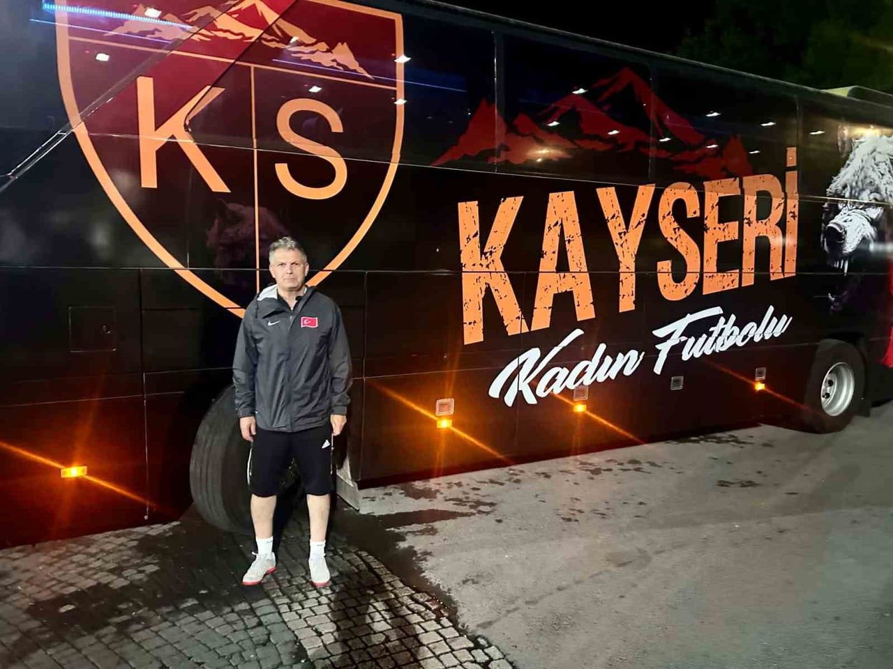KULÜP BAŞKANI MUTLU ÖNAL, KADIN FUTBOLCULARIN DEPLASMANLARA GİDİP GELİRKEN ARTIK RAHAT VE KONFORLU...