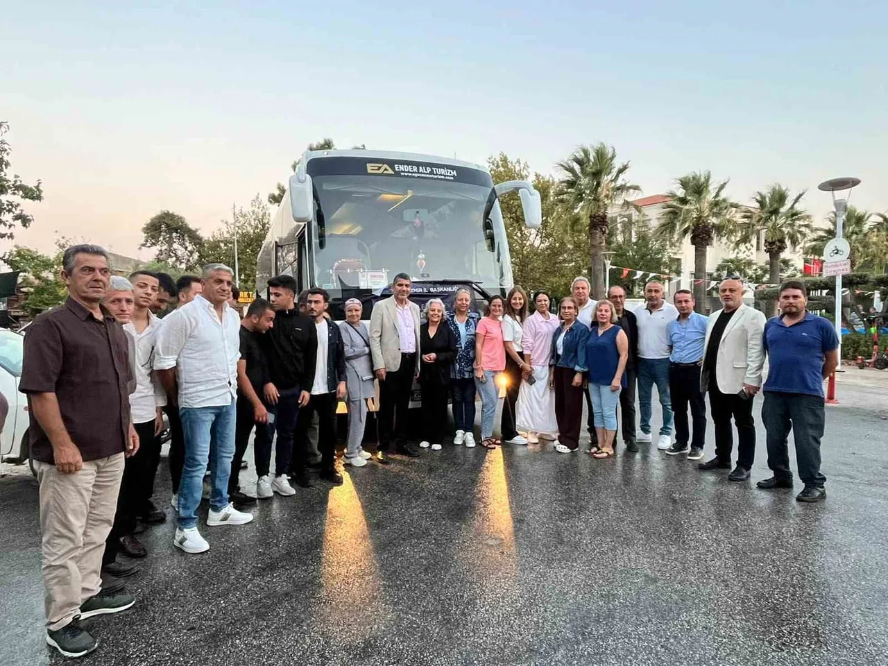 AK PARTİ İZMİR İL BAŞKANLIĞI, PARTİNİN 25’İNCİ KURULUŞ YIL DÖNÜMÜ KAPSAMINDA ANKARA’DA...