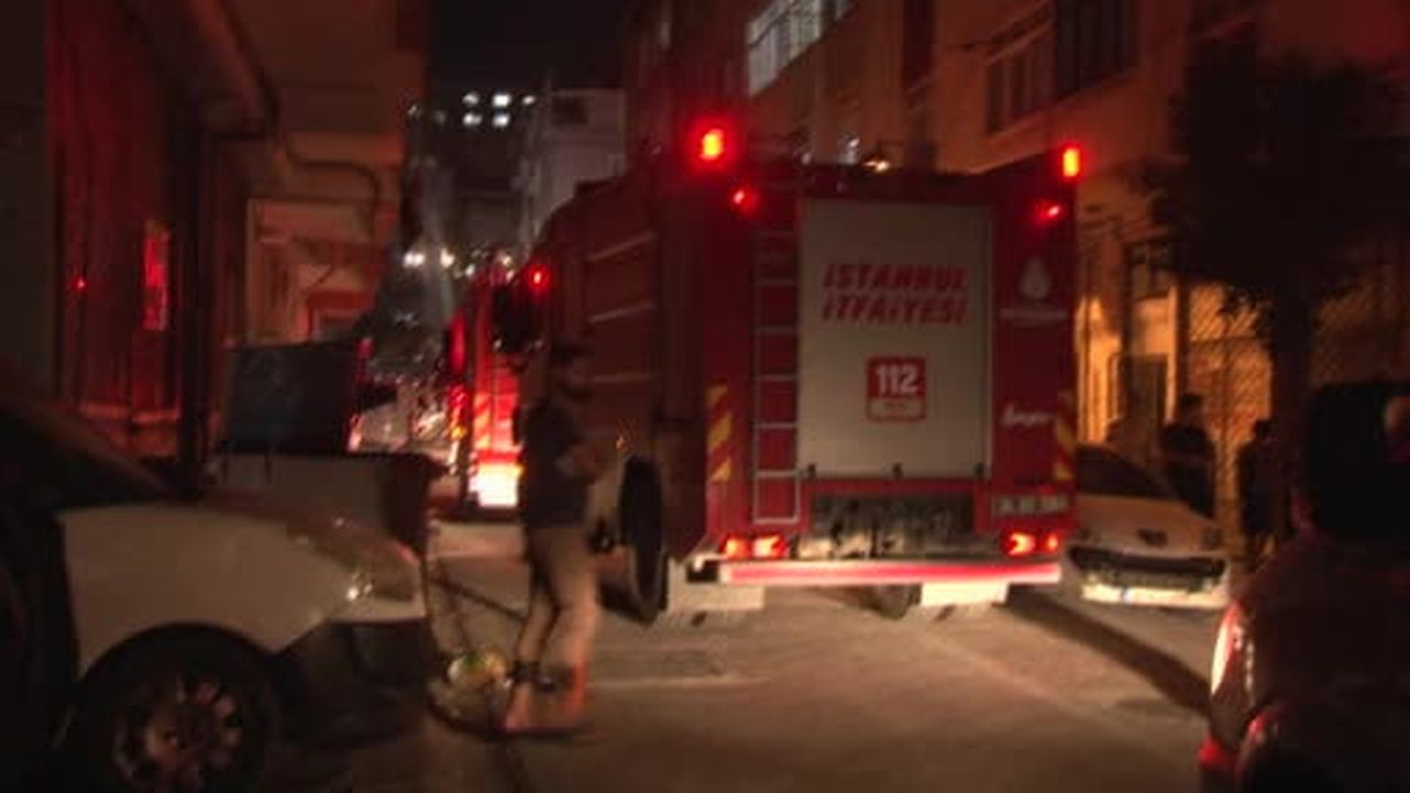 Zeytinburnu’nda binanın bodrum katında yangın: 5 kişi dumandan etkilendi