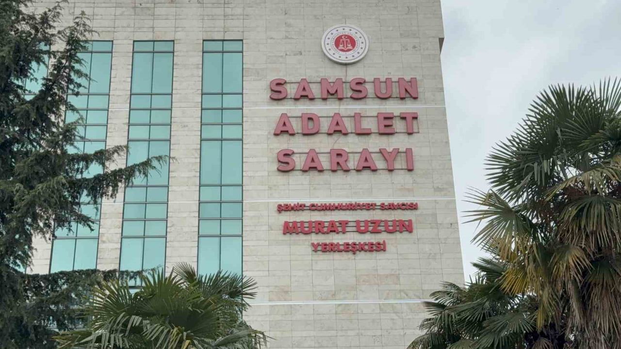 SAMSUN’UN İLKADIM İLÇESİNDE MOTOSİKLETLE GELEN 2 KİŞİDEN ARKASINDA OTURAN ŞAHSIN POMPALI TÜFEKLE...