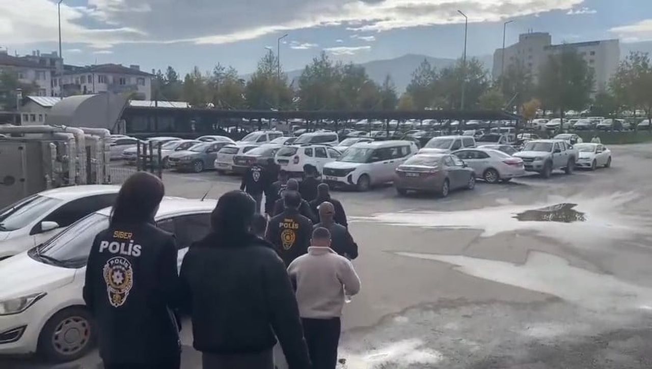 MALATYA VE SİİRT’TE YASA DIŞI BAHİS SORUŞTURMASI KAPSAMINDA DÜZENLENEN EŞ ZAMANLI OPERASYONLARDA...