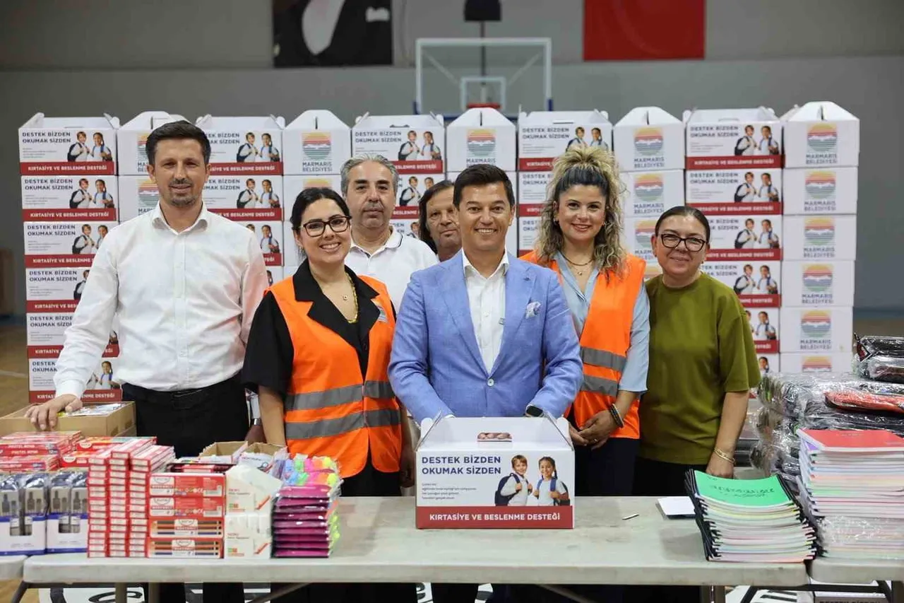 MARMARİS BELEDİYESİ, İHTİYAÇ SAHİBİ ÖĞRENCİLER İÇİN HAZIRLADIĞI EĞİTİM DESTEK KUTULARINI AİLELERE...