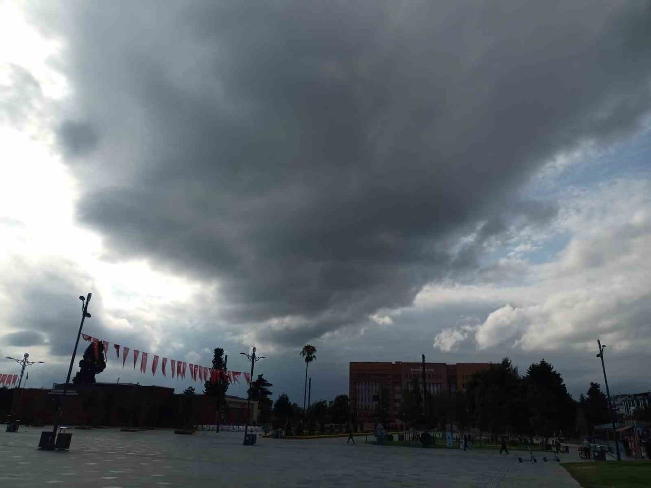 METEOROLOJİ GENEL MÜDÜRLÜĞÜ, SAMSUN'DA KUVVETLİ YEREL VE GÖK GÜRÜLTÜLÜ SAĞANAK YAĞIŞLARIN...