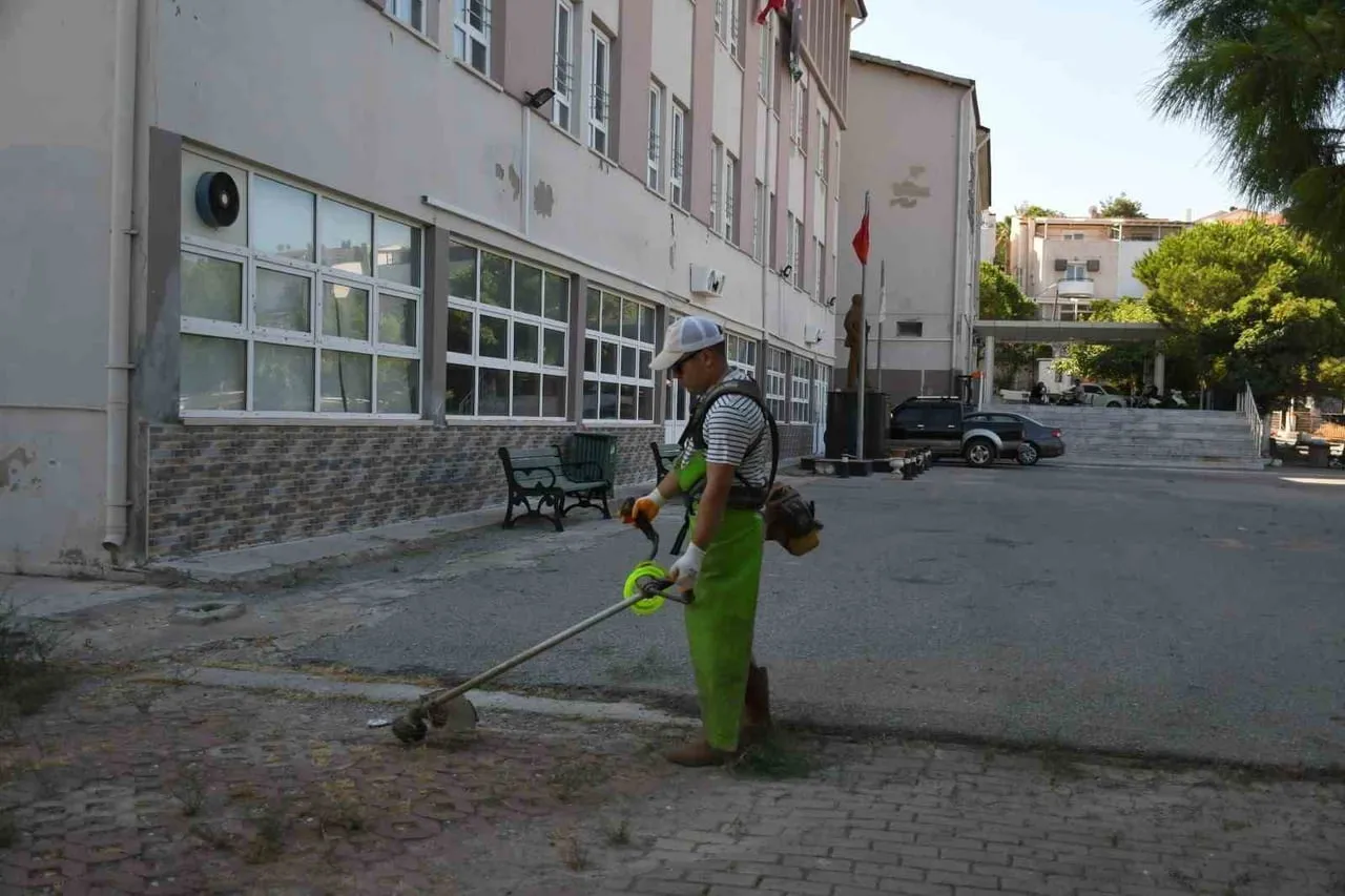 KUŞADASI BELEDİYESİ, 2 HAFTA SONRA BAŞLAYACAK OLAN YENİ EĞİTİM VE ÖĞRETİM DÖNEMİ ÖNCESİNDE KENT...