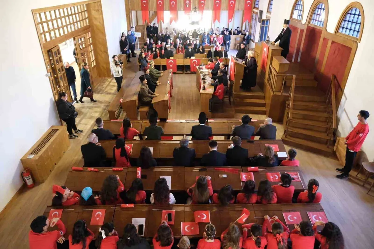 BÜYÜKÇEKMECE BELEDİYE MECLİSİ'NDE 29 EKİM CUMHURİYET BAYRAMI'NIN 103. YIL DÖNÜMÜ DOLAYISIYLA ÖZEL...
