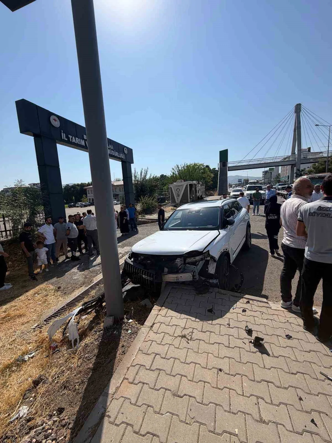 BİNGÖL’DE İKİ OTOMOBİLİN ÇARPIŞMASI SONUCU MEYDAN GELEN KAZADA, 4 KİŞİ YARALANDI