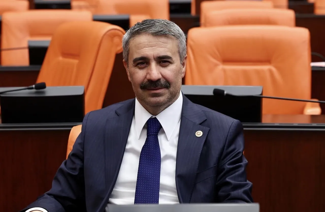 AK PARTİ ADIYAMAN MİLLETVEKİLİ MUSTAFA ALKAYIŞ, ÇELİKHAN İLÇESİNDE MEYDANA GELEN DOLU YAĞIŞI...