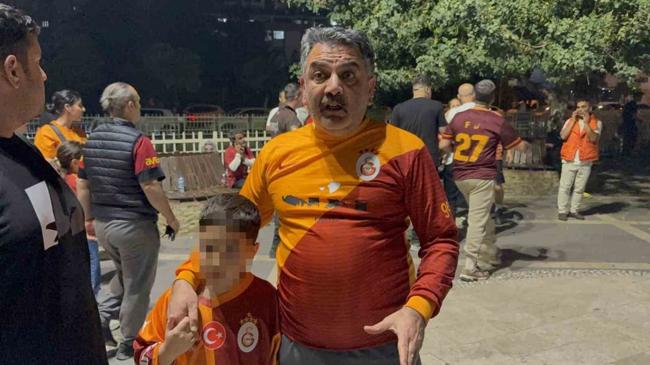 ADANA'DA GALATASARAY'IN ŞAMPİYONLUK KUTLAMALARI SIRASINDA ADANA DEMİRSPORLU TARAFTARLAR BİR...