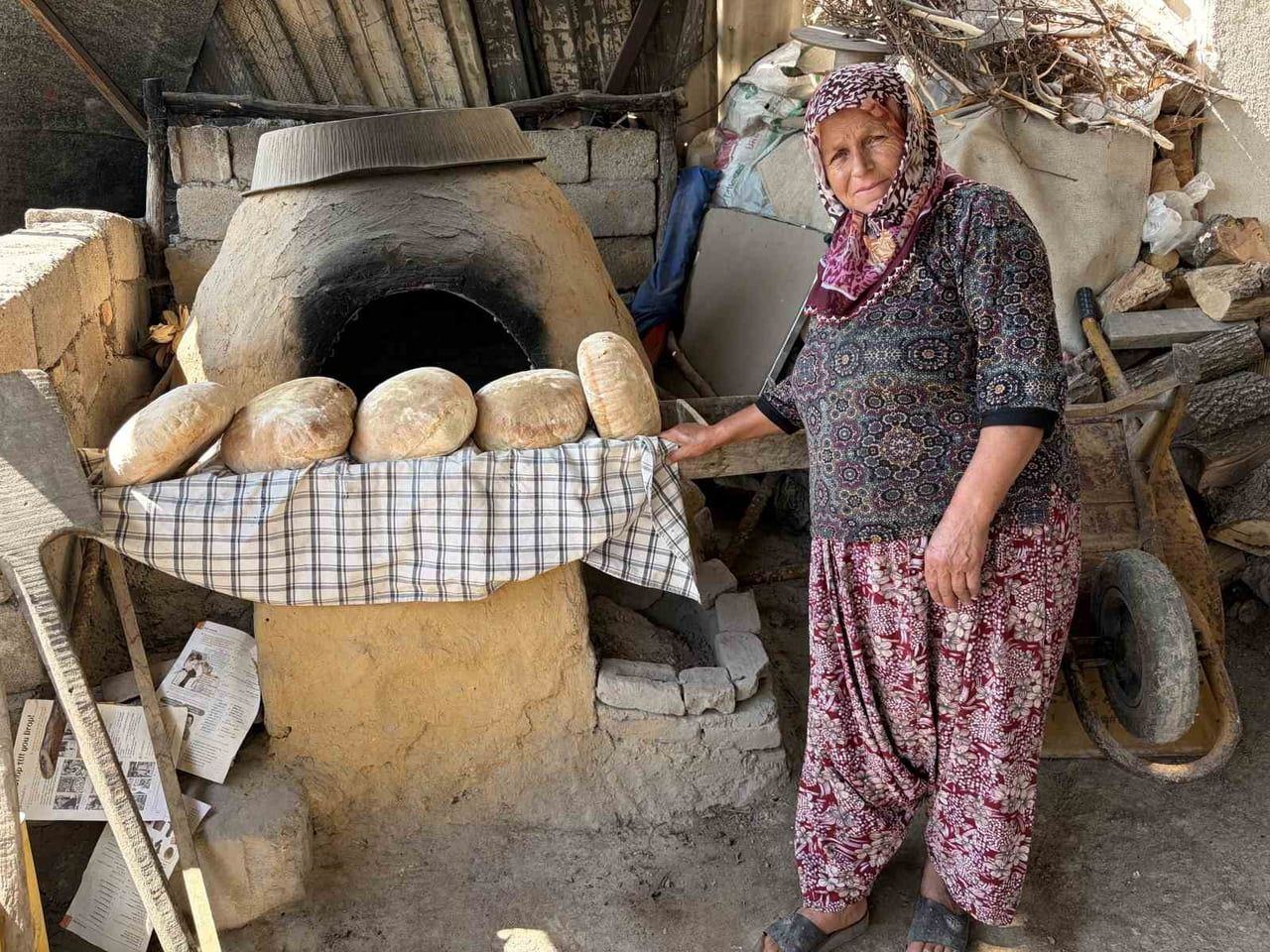 KIRKLARELİ’NİN VİZE İLÇESİNE BAĞLI SOĞUCAK KÖYÜNDE YAŞAYAN GÜLLÜ SAYKAÇ, GELENEKSEL YÖNTEMLERLE...
