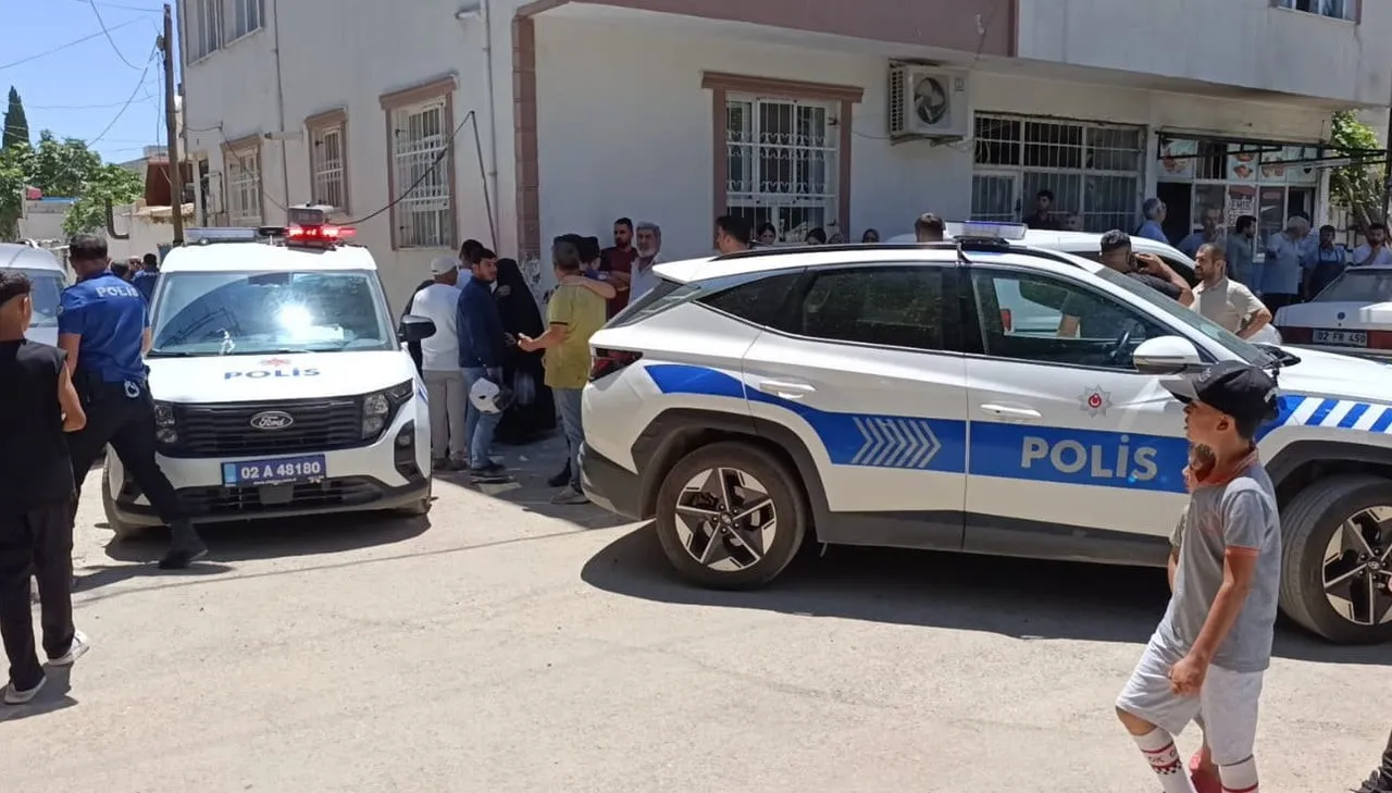 ADIYAMAN'DA AKRABALAR ARASINDA ÇIKAN KAVGADA 3 KİŞİ GÖZALTINA ALINDI.