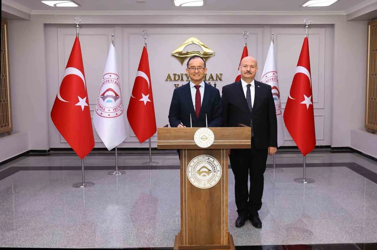 ADIYAMAN’A GELEN ÇİN HALK CUMHURİYETİ ANKARA BÜYÜKELÇİSİ JİANG XUEBİN VE BERABERİNDEKİ HEYET...