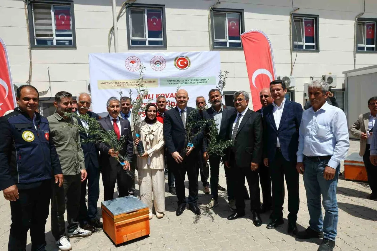 ADIYAMAN’DA ÇİFTÇİLERE YÖNELİK DESTEK PROJELERİ KAPSAMINDA 27 BİN 916 ADET ZEYTİN FİDANI İLE 1.500...