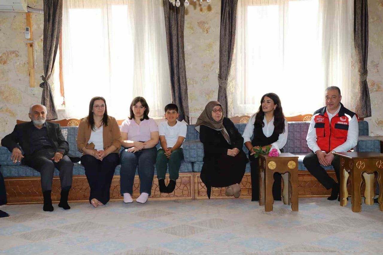 ADIYAMAN’DA MİLLİ AİLE HAFTASI KAPSAMINDA DÜZENLENEN "ÜÇ KUŞAK BULUŞMASI" PROGRAMINDA ÇOCUKLAR...