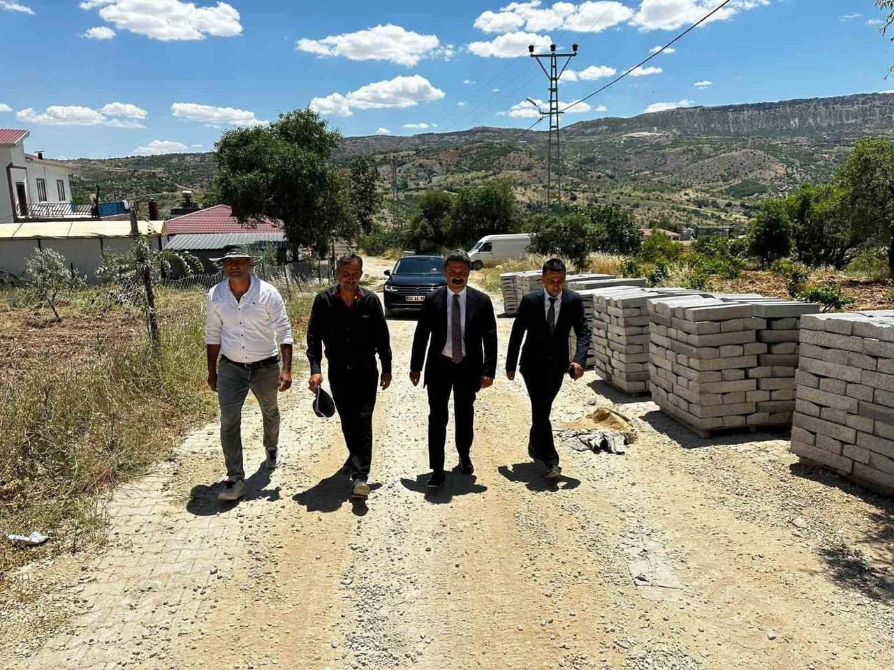 ADIYAMAN’IN BESNİ KAYMAKAMI AHMET OĞUZ ASLAN, BURUNÇAYIR KÖYÜ’NDE YAPIMI TAMAMLANAN VE...