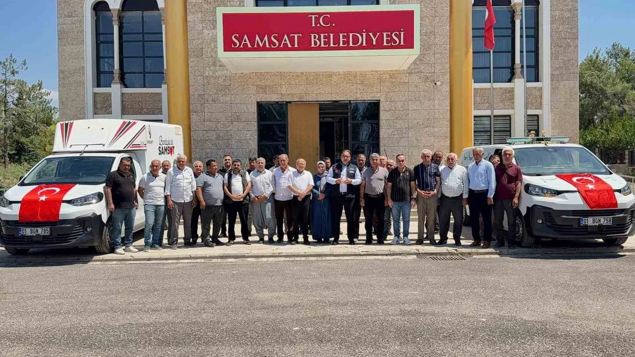 ADIYAMAN’IN SAMSAT BELEDİYE BAŞKANI HALİL FIRAT, KENDİ ŞAHSİ BÜTÇESİNDEN İKİ ADET YENİ ARAÇ ALARAK...