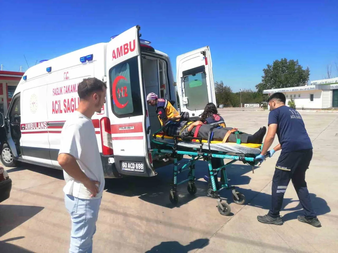 TOKAT’IN NİKSAR İLÇESİNDE AYNI YÖNDE SEYREDEN İKİ ARACIN ÇARPIŞMASI SONUCU MEYDANA GELEN TRAFİK...