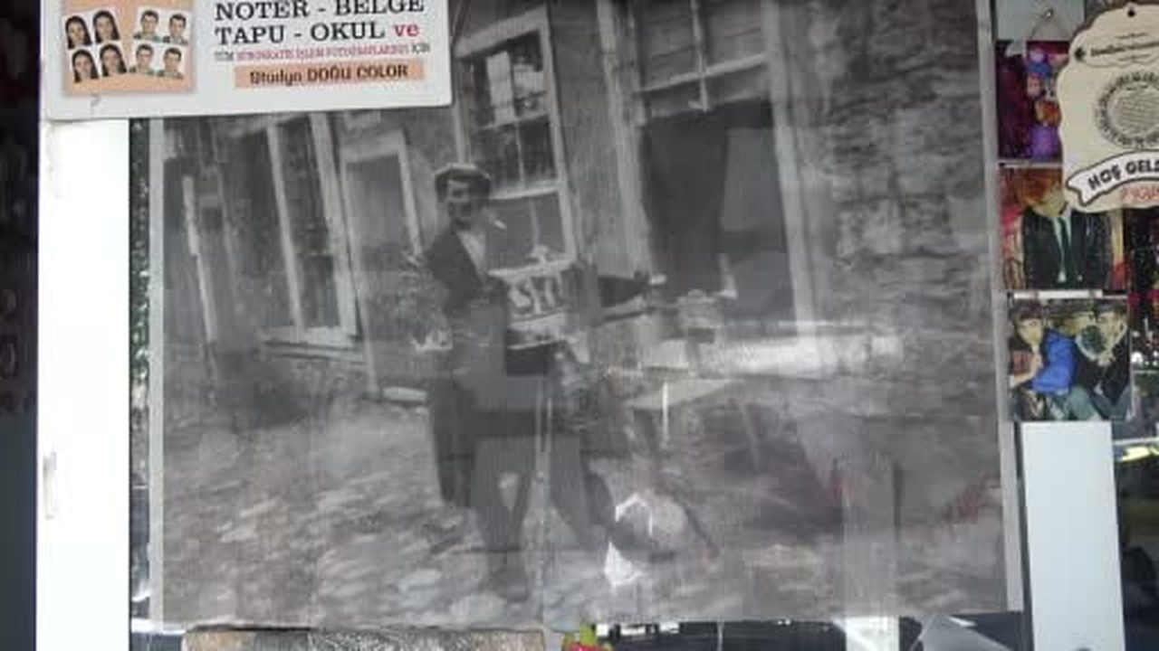 Ölen yakınlarını görmek isteyenler bu dükkana geliyor