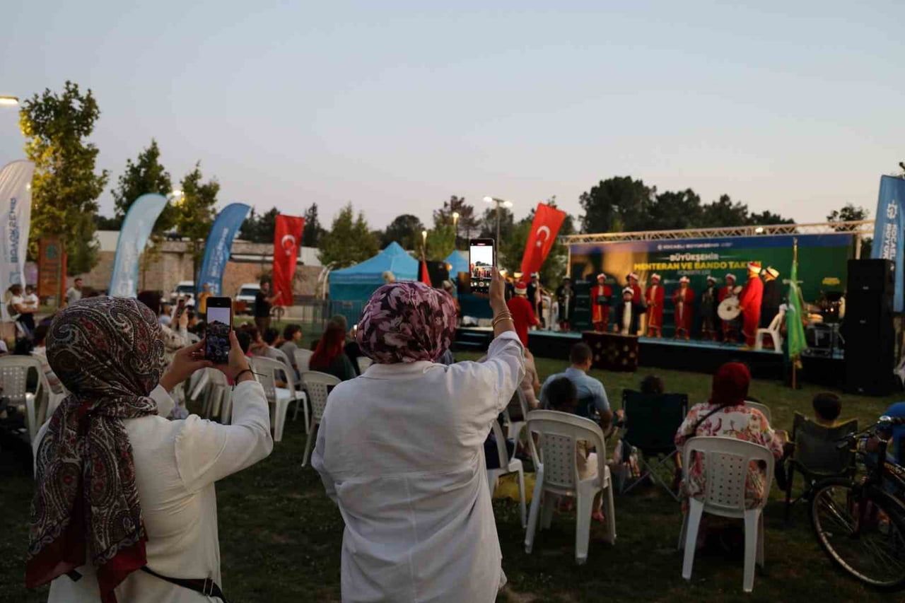 KOCAELİ BÜYÜKŞEHİR BELEDİYESİNİN YAZ ETKİNLİKLERİ KAPSAMINDA DERİNCE SAĞLIKLI YAŞAM PARKI'NDA...