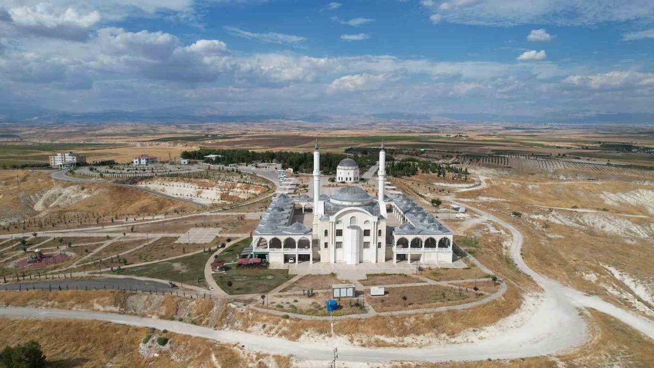 ADIYAMAN'DA 1 EKİM DÜNYA YAŞLILAR GÜNÜ DOLAYISIYLA AİLE VE SOSYAL HİZMETLER ADIYAMAN İL MÜDÜRLÜĞÜ...
