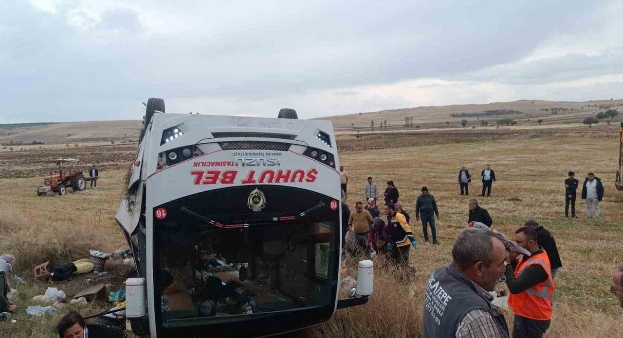 AFYONKARAHİSAR’DA MİDİBÜSÜN DEVRİLDİĞİ VE BİR KİŞİNİN ÖLDÜĞÜ, 27 KİŞİNDE YARALANDIĞI TRAFİK...