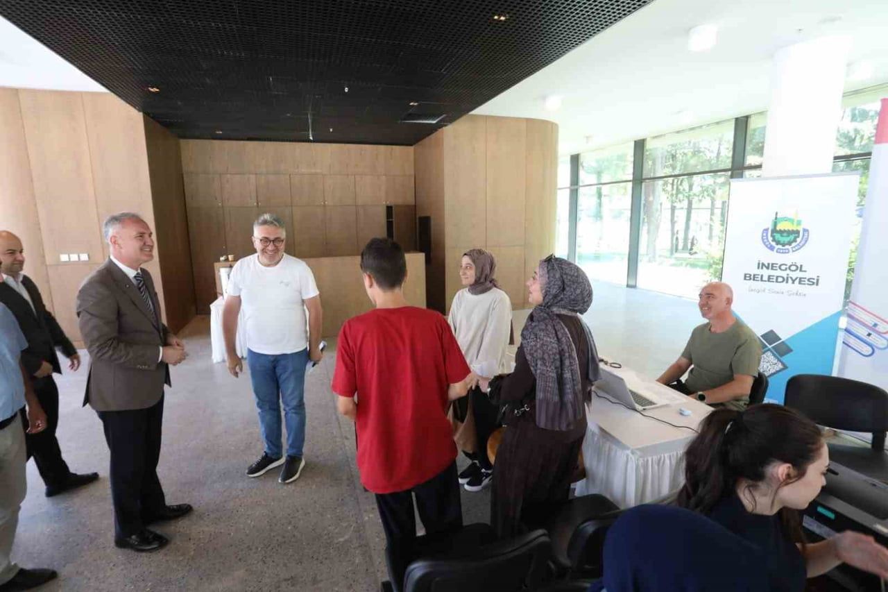 İNEGÖL BELEDİYE BAŞKANI ALPER TABAN, ÜNİVERSİTE TERCİH DÖNEMİNDE ÖĞRENCİLERE ÜCRETSİZ DANIŞMANLIK...