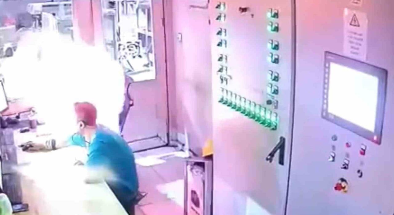 SAMSUN’DA YEŞİLYURT DEMİR ÇELİK FABRİKASI’NIN FIRIN KONTROL ODASINDA MEYDANA GELEN VE 2 İŞÇİNİN...