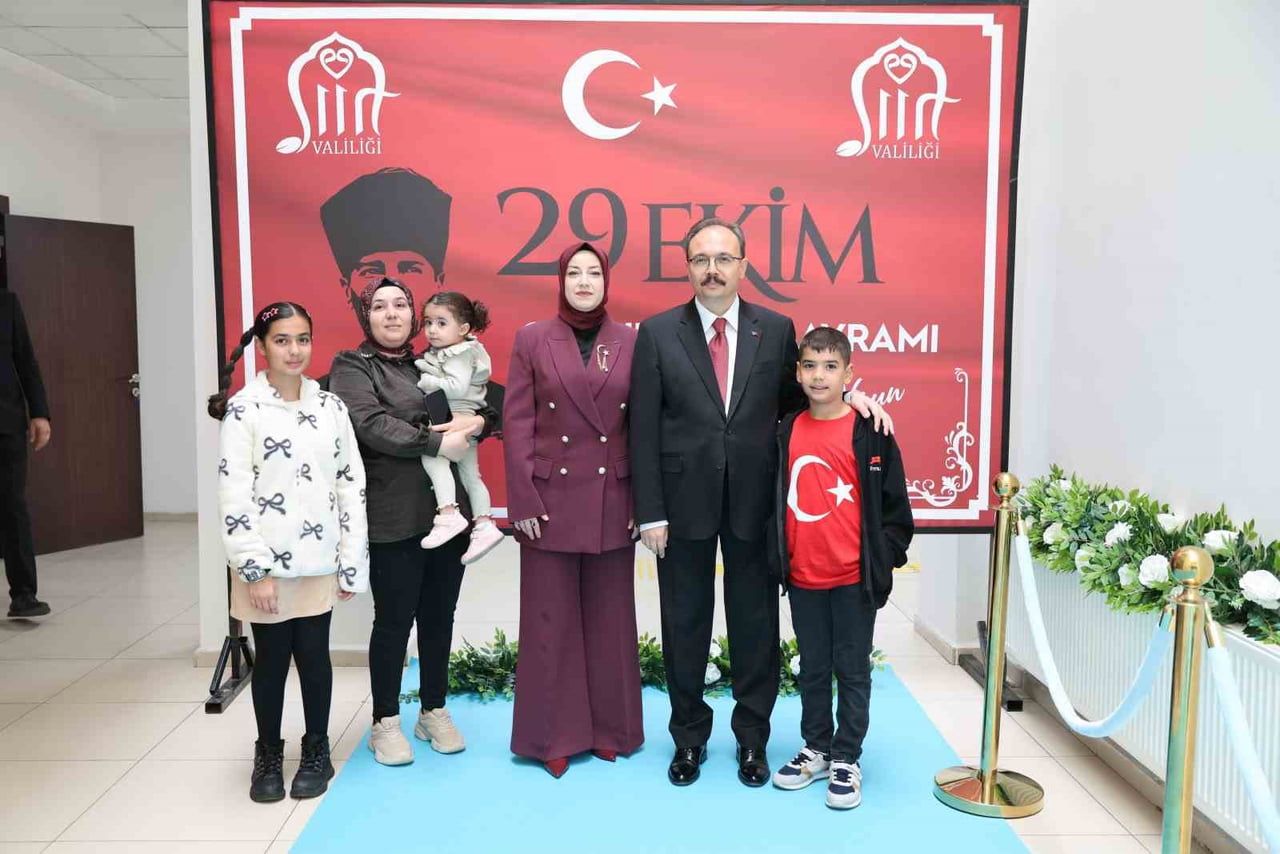SİİRT’TE 29 EKİM CUMHURİYET BAYRAMI COŞKUYLA KUTLANDI